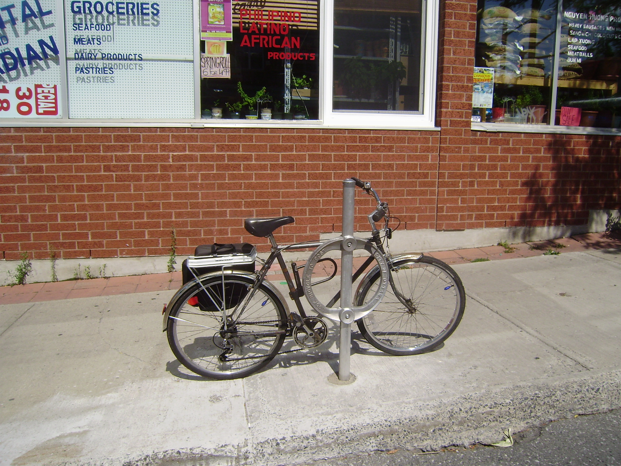 Bike Post on Somerset West Side Action